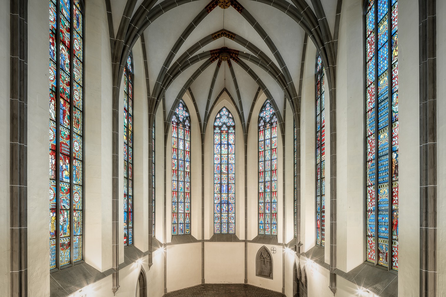 glasfenster-kloster-koenigsfelden-03-copyright-peter-fischer.jpg